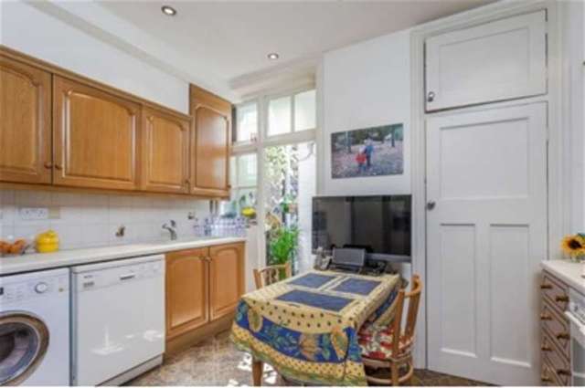  Image of 3 bedroom Flat for sale in Dorset Square London NW1 at London, NW1 6EP