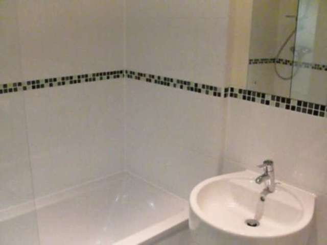  Image of 1 bedroom Apartment to rent in Whale Avenue Reading RG2 at Merrick House Whale Avenue Reading, RG2 0GX