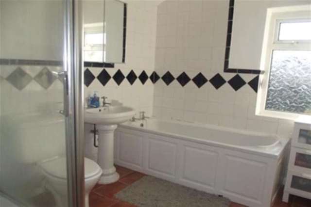 Image of 2 bedroom Detached house to rent in Montague Road Hucknall Nottingham NG15 at Nottingham, NG15 7DT