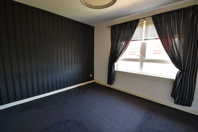  Image of 2 bedroom Flat to rent in Montraive Street Rutherglen Glasgow G73 at Rutherglen South Lanarkshire South Lanarkshire, G73 1AZ