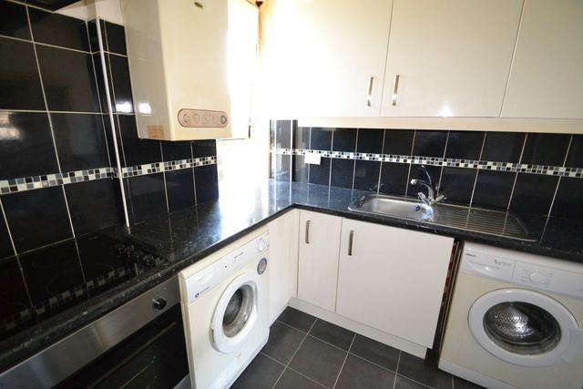  Image of 2 bedroom Flat to rent in Montraive Street Rutherglen Glasgow G73 at Rutherglen South Lanarkshire South Lanarkshire, G73 1AZ