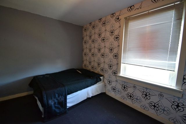  Image of 2 bedroom Flat to rent in Montraive Street Rutherglen Glasgow G73 at Rutherglen South Lanarkshire South Lanarkshire, G73 1AZ