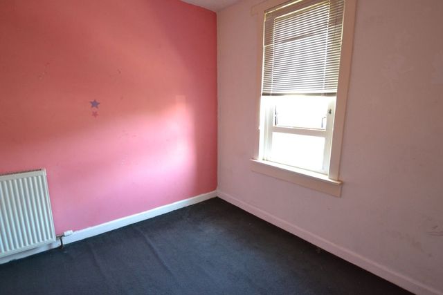  Image of 2 bedroom Flat to rent in Montraive Street Rutherglen Glasgow G73 at Rutherglen South Lanarkshire South Lanarkshire, G73 1AZ