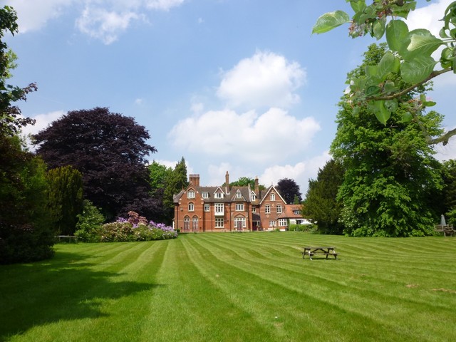  Image of 2 bedroom Flat to rent in Old Reigate Road Betchworth RH3 at Old Reigate Road  Betchworth, RH3 7DE