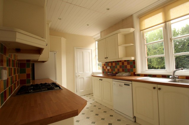  Image of 2 bedroom Flat to rent in Old Reigate Road Betchworth RH3 at Old Reigate Road  Betchworth, RH3 7DE