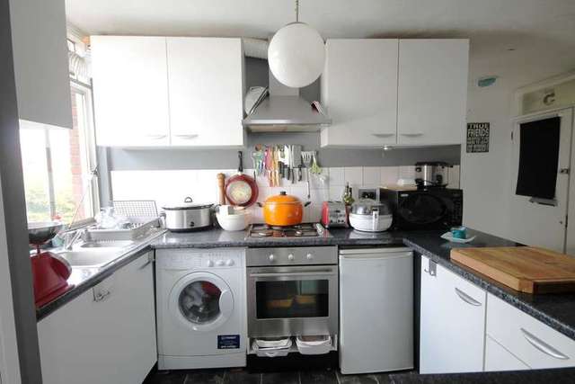  Image of 1 bedroom Flat to rent in Mottingham Road London SE9 at Mottingham  Eltham, SE9 4QZ