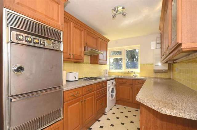  Image of 2 bedroom Flat for sale in Mulgrave Road Sutton SM2 at Sutton Surrey Sutton, SM2 6LP