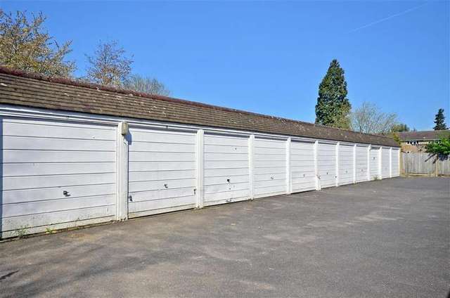  Image of 2 bedroom Flat for sale in Mulgrave Road Sutton SM2 at Sutton Surrey Sutton, SM2 6LP