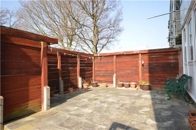  Image of 1 bedroom Flat to rent in Mulholland Close Mitcham CR4 at Surrey, CR4 1SX