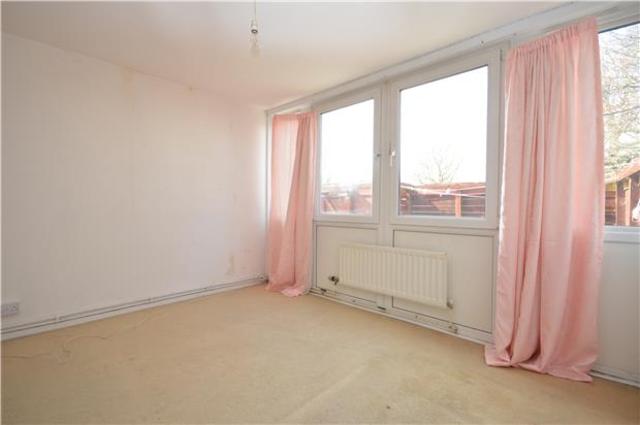  Image of 1 bedroom Flat to rent in Mulholland Close Mitcham CR4 at Surrey, CR4 1SX