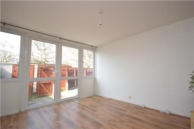  Image of 1 bedroom Flat to rent in Mulholland Close Mitcham CR4 at Surrey, CR4 1SX