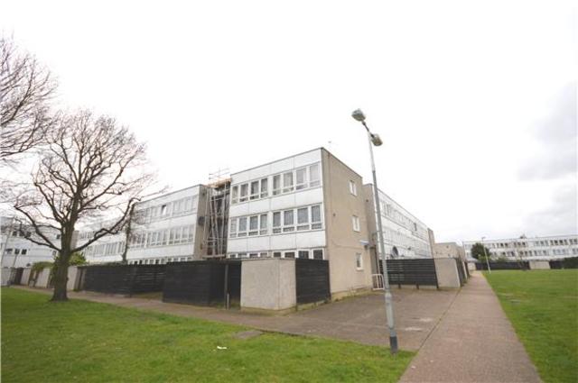  Image of 1 bedroom Flat to rent in Mulholland Close Mitcham CR4 at Surrey, CR4 1SX