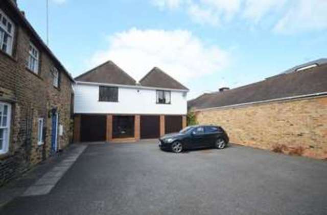  Image of 1 bedroom Flat to rent in Mundy Court Eton Windsor SL4 at Mundy Court Eton Windsor, SL4 6RA