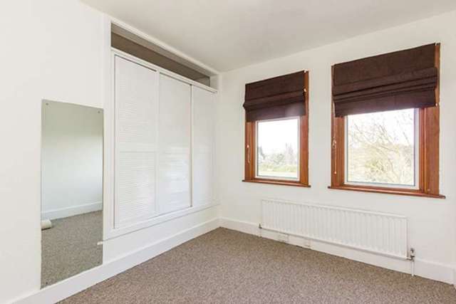  Image of 2 bedroom Flat to rent in Nant Road London NW2 at Nant Road  Golders Green, NW2 2AL