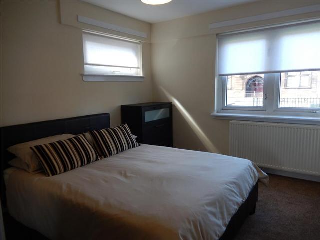  Image of 1 bedroom Flat to rent in Neilston Road Paisley PA2 at Paisley Renfrewshire Renfrewshire, PA2 6LS