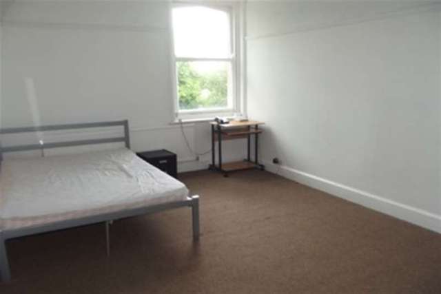  Image of 3 bedroom Flat to rent in New Dover Road Canterbury CT1 at Canterbury, CT1 3DZ