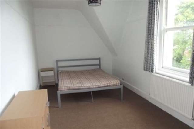  Image of 3 bedroom Flat to rent in New Dover Road Canterbury CT1 at Canterbury, CT1 3DZ