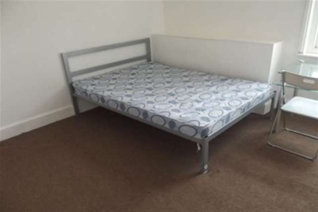  Image of 3 bedroom Flat to rent in New Dover Road Canterbury CT1 at Canterbury, CT1 3DZ