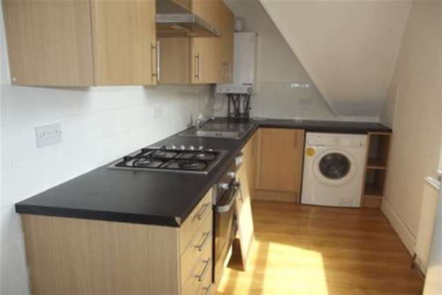  Image of 3 bedroom Flat to rent in New Dover Road Canterbury CT1 at Canterbury, CT1 3DZ