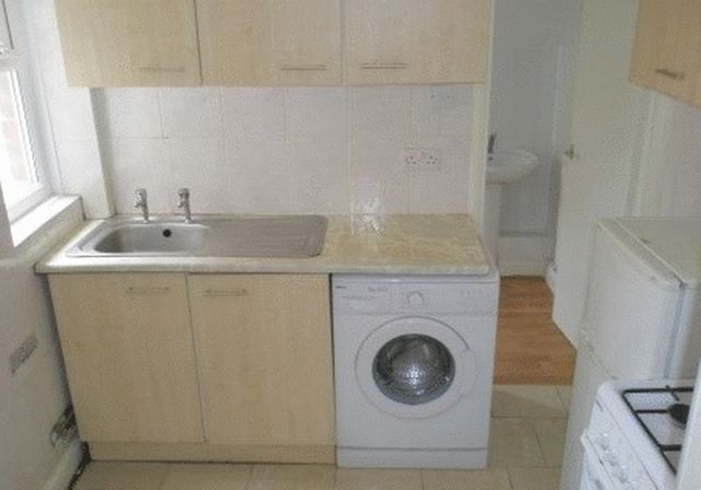  Image of 2 bedroom Flat to rent in Normanton Terrace Newcastle upon Tyne NE4 at Normanton Terrace Array Blakelaw, NE4 6PP