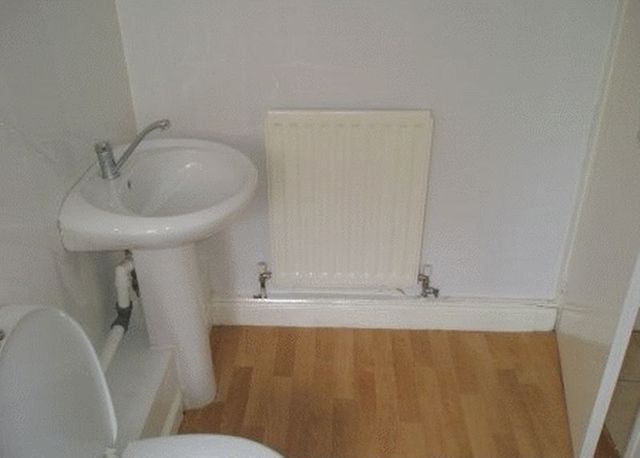  Image of 2 bedroom Flat to rent in Normanton Terrace Newcastle upon Tyne NE4 at Normanton Terrace Array Blakelaw, NE4 6PP