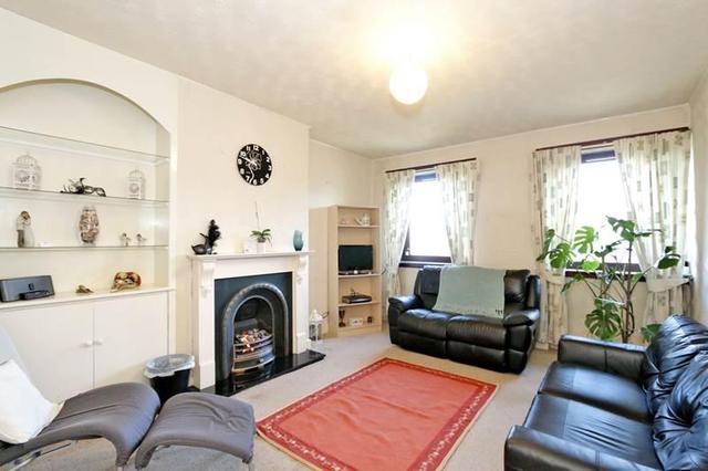  Image of 3 bedroom Flat to rent in North Anderson Drive Aberdeen AB16 at Aberdeen, AB16 7GB