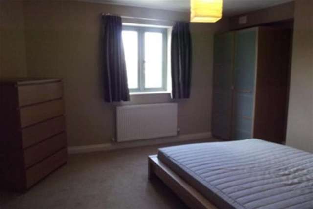  Image of 1 bedroom Flat to rent in Teign Road Newton Abbot TQ12 at Newton Abbot, TQ12 4EX