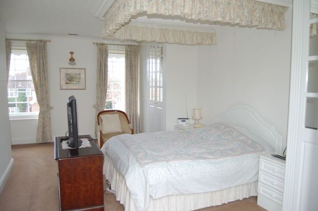  Image of 4 bedroom Detached house for sale in Conways Road Orsett Grays RM16 at Rectory Road  Orsett, RM16 3EL
