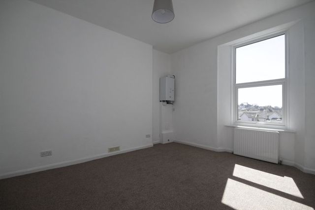 Image of 2 bedroom Flat to rent in Palace Avenue Paignton TQ3 at Palace Avenue  Paignton, TQ3 3HA