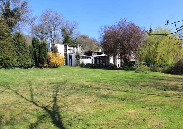  Image of 5 bedroom Detached house for sale in Bere Court Road Pangbourne Reading RG8 at Bere Court Road Pangbourne Reading, RG8 8JY
