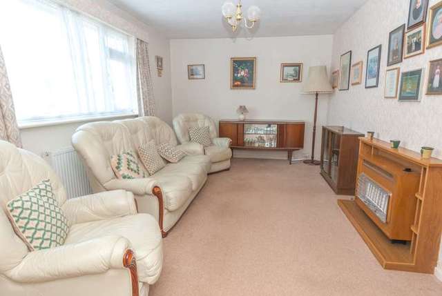 Image of 3 bedroom Bungalow for sale in Park Road Loughborough LE11 at Loughborough, LE11 2HN