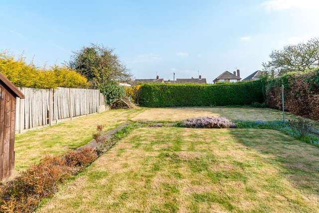  Image of 3 bedroom Bungalow for sale in Park Road Loughborough LE11 at Loughborough, LE11 2HN