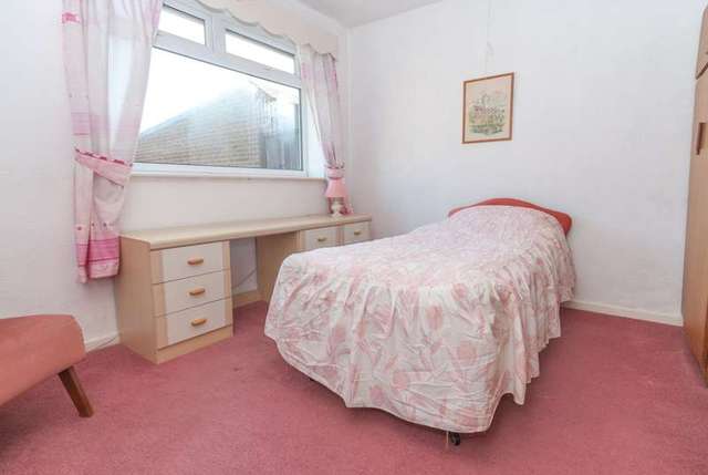 Image of 3 bedroom Bungalow for sale in Park Road Loughborough LE11 at Loughborough, LE11 2HN