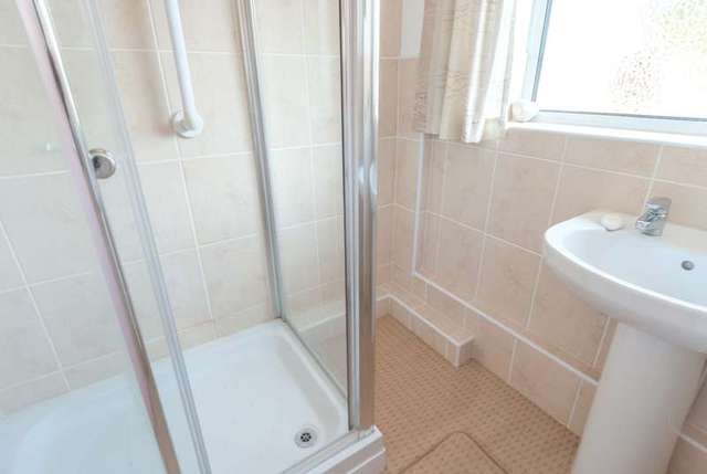  Image of 3 bedroom Bungalow for sale in Park Road Loughborough LE11 at Loughborough, LE11 2HN