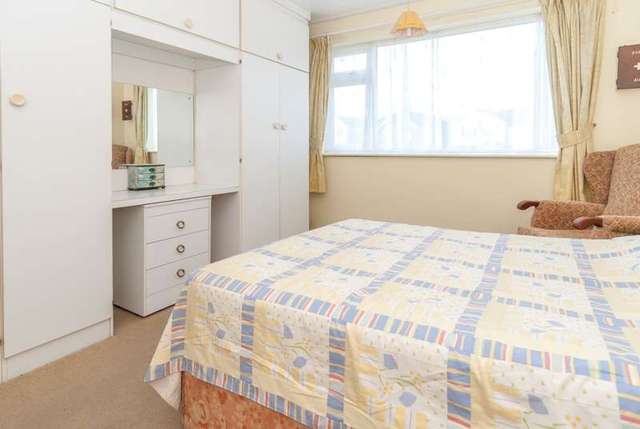  Image of 3 bedroom Bungalow for sale in Park Road Loughborough LE11 at Loughborough, LE11 2HN