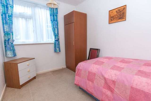  Image of 3 bedroom Bungalow for sale in Park Road Loughborough LE11 at Loughborough, LE11 2HN
