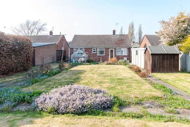  Image of 3 bedroom Bungalow for sale in Park Road Loughborough LE11 at Loughborough, LE11 2HN