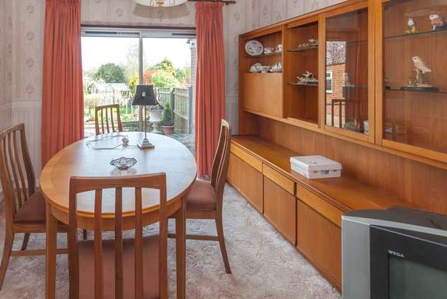  Image of 3 bedroom Detached house for sale in Parklands Drive Loughborough LE11 at Loughborough, LE11 2SZ