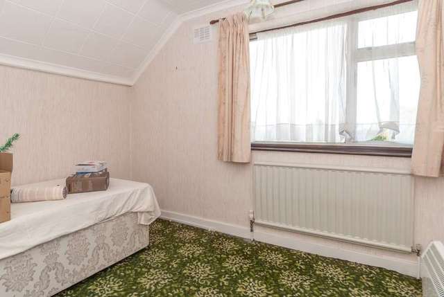  Image of 3 bedroom Detached house for sale in Parklands Drive Loughborough LE11 at Loughborough, LE11 2SZ