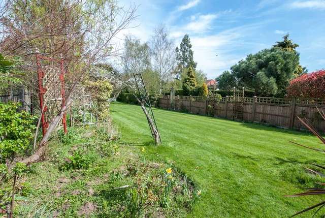  Image of 3 bedroom Detached house for sale in Parklands Drive Loughborough LE11 at Loughborough, LE11 2SZ