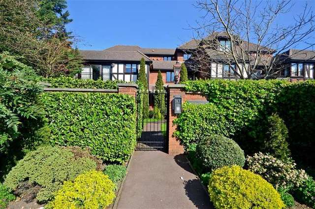  Image of 2 bedroom Ground Flat for sale in Ridgemont Place Parkstone Avenue Hornchurch RM11 at Emerson Park Hornchurch Hornchurch, RM11 3LQ