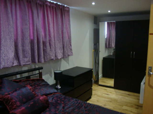  Image of 1 bedroom Flat to rent in Purchese Street London NW1 at London, NW1 1EL