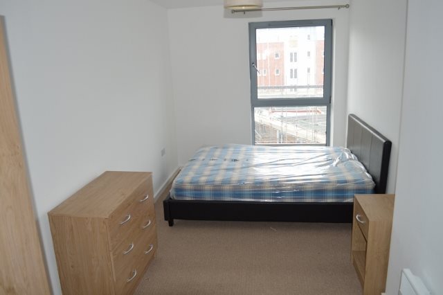  Image of 1 bedroom Flat to rent in Elmira Way Salford M5 at 1C Elmira Way Salford Salford, M5 3LL