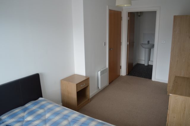  Image of 1 bedroom Flat to rent in Elmira Way Salford M5 at 1C Elmira Way Salford Salford, M5 3LL