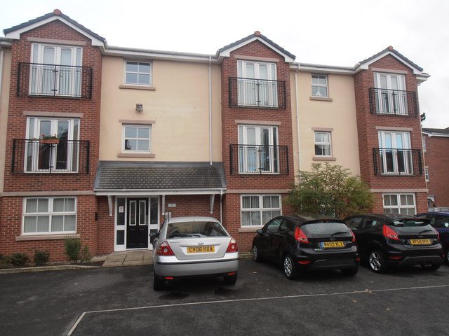  Image of 2 bedroom Apartment to rent in Planewood Gardens Lowton Warrington WA3 at Lowton Warrington Lowton Common, WA3 2BS