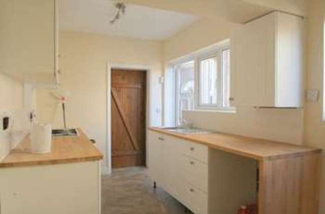  Image of 2 bedroom Semi-Detached house to rent in Queens Road High Wycombe HP13 at Queens Road  High Wycombe, HP13 6AH