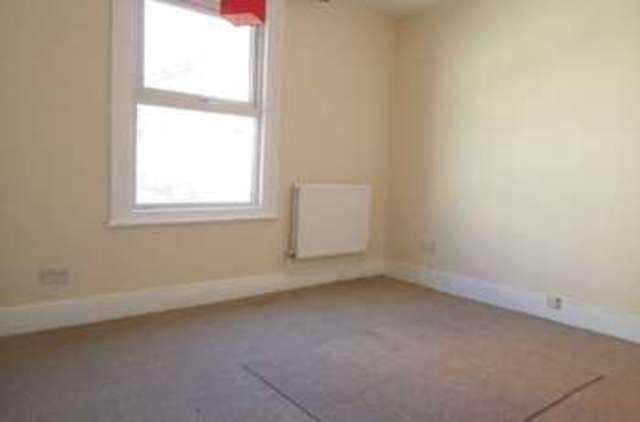  Image of 2 bedroom Semi-Detached house to rent in Queens Road High Wycombe HP13 at Queens Road  High Wycombe, HP13 6AH