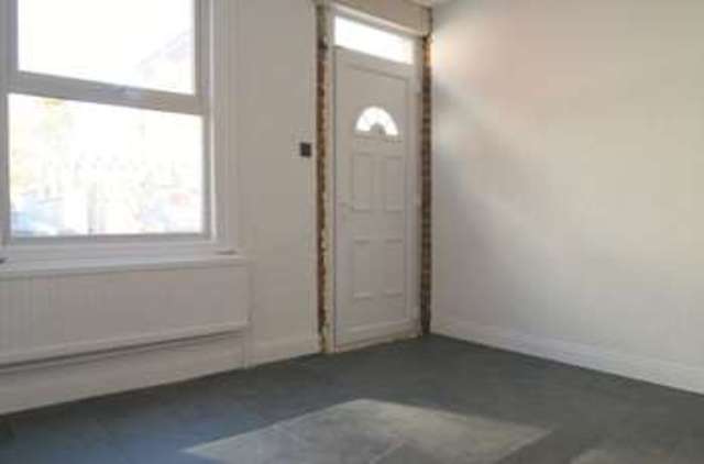  Image of 2 bedroom Semi-Detached house to rent in Queens Road High Wycombe HP13 at Queens Road  High Wycombe, HP13 6AH