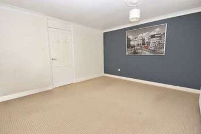  Image of 2 bedroom Flat for sale in Queens Road Pontefract WF8 at Queens Road  Pontefract, WF8 4SB