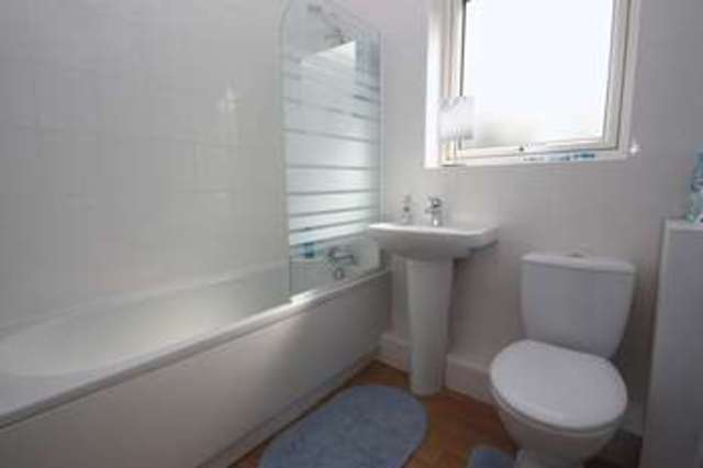  Image of 2 bedroom Flat for sale in Queens Road Pontefract WF8 at Queens Road  Pontefract, WF8 4SB